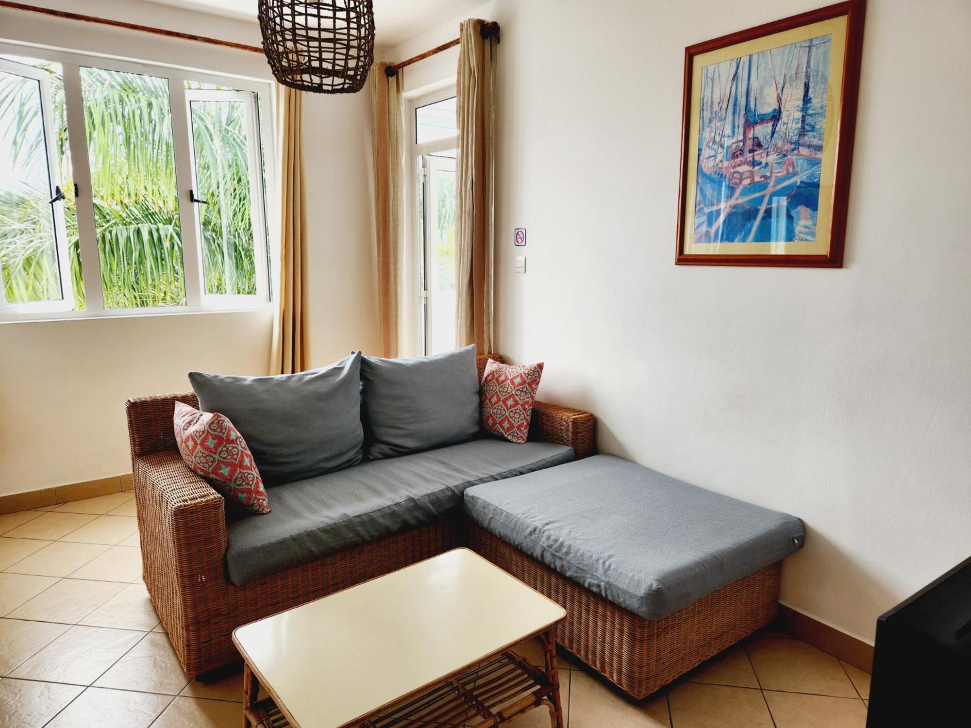 La Perla Holiday Apartments Pereybere Beach Room photo